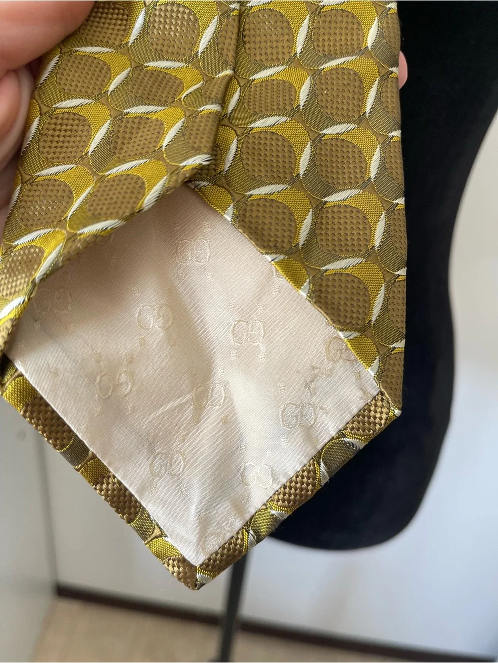 GUCCI Yellow Gold Geometric Silk Tie